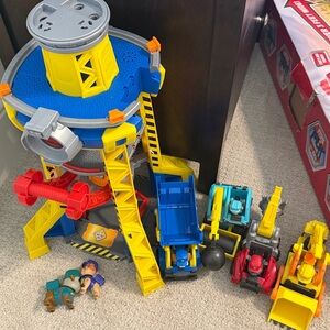 Paw Patrol Rubble and Crew Tower* w Vehicles